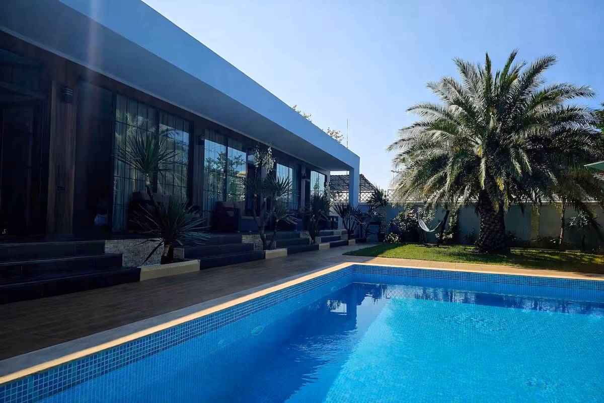 Вилла с бассейном